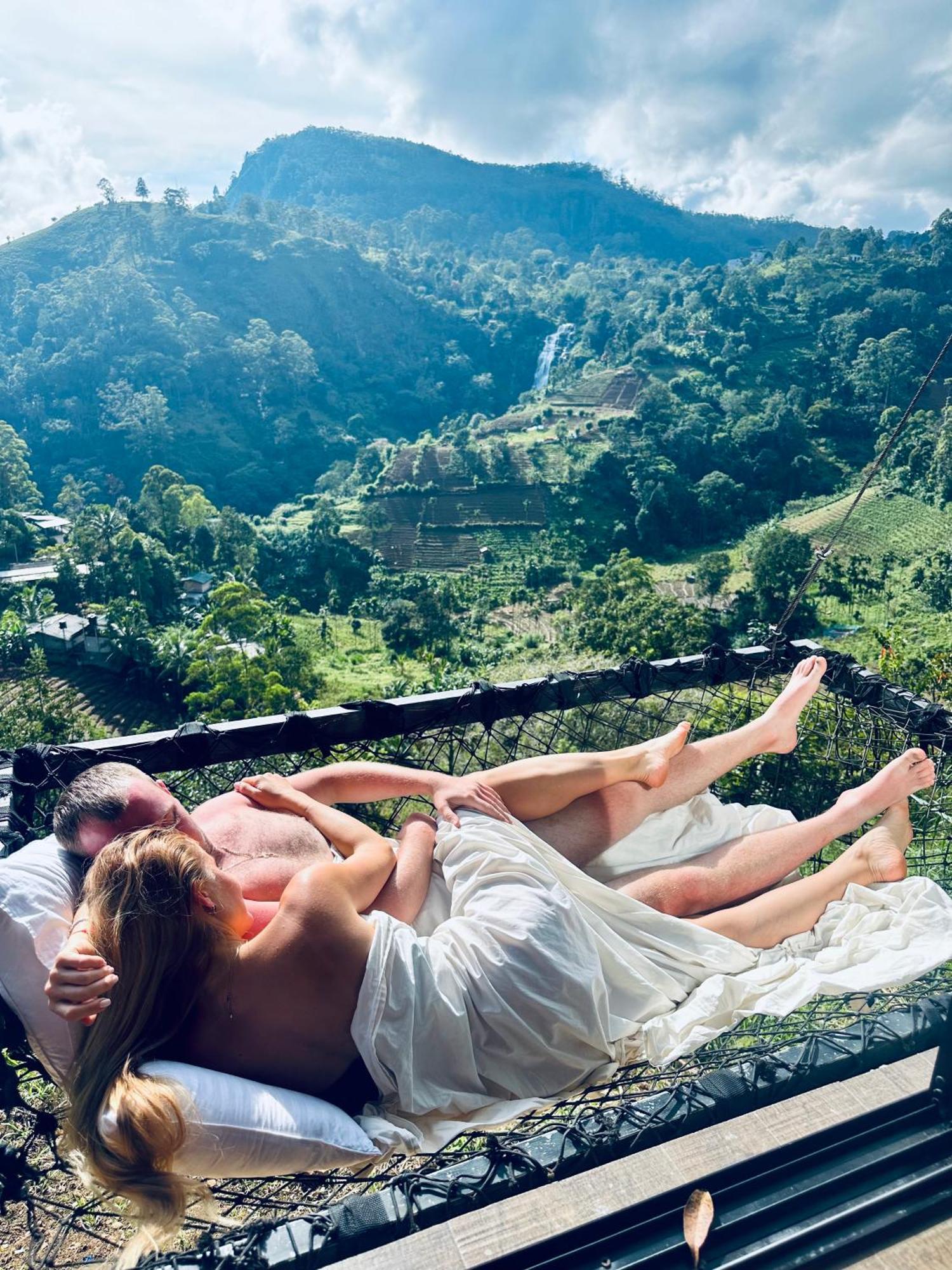 Romance In Ella Buitenkant foto